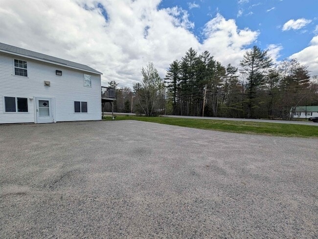Building Photo - 425 Carl Broggi Hwy Unit 1