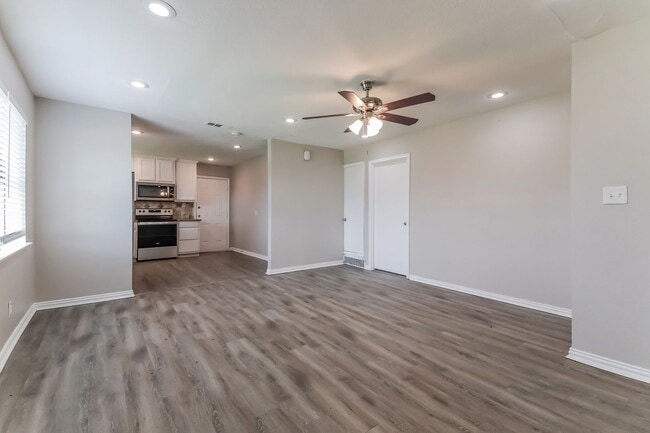 Building Photo - 3 BR/2BA | Updated Single Family Home | Large backyard