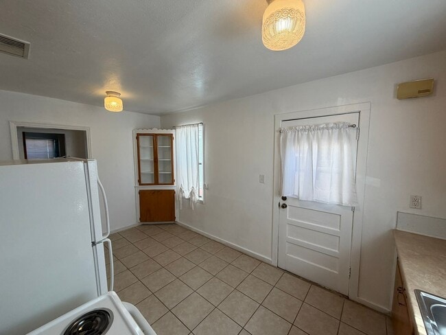 Photo - 3 Bed 1 Bath Home