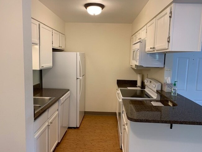 Photo - Welcome to Hunter Creek Condos! Light and ... Unit 6