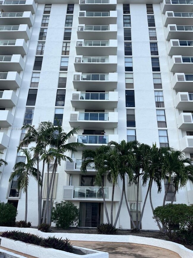 Photo - 13499 Biscayne Blvd Condominio Unidad 410