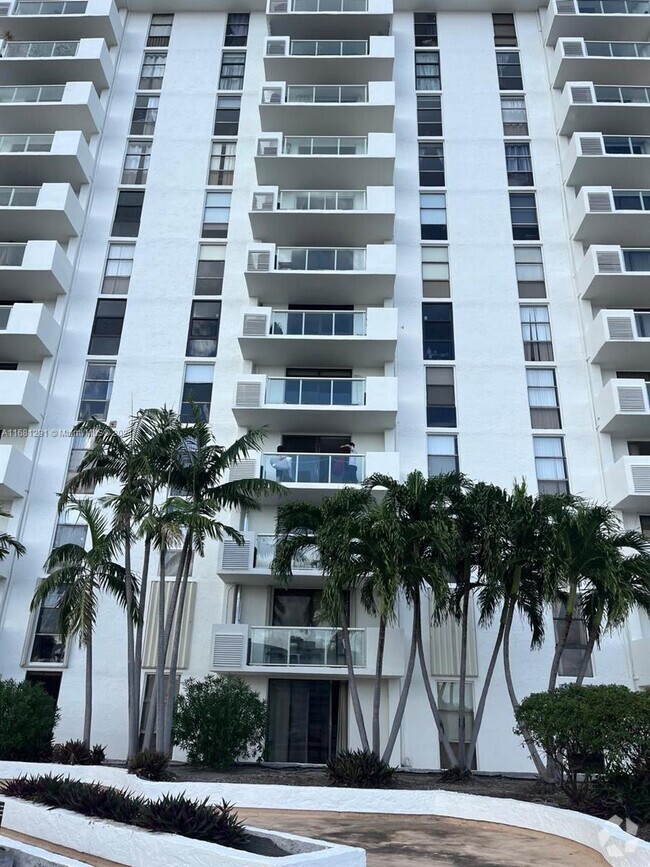 Building Photo - 13499 Biscayne Blvd Unit 410 Rental