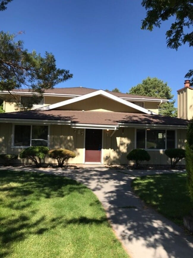 Building Photo - 787 Meadows Dr Unit 1