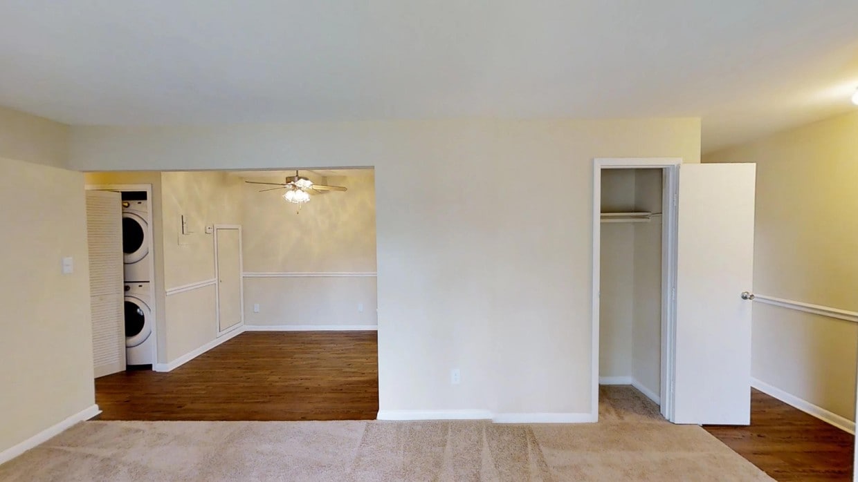 Photo - PineGate - Students save up to 10%! Apartments