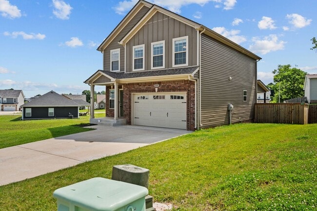 Photo - Beautiful Open-Concept Home with Covered Deck & Huge Backyard