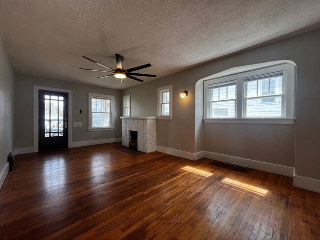 Photo - 1643 Hinton Dr