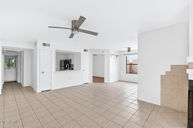 Photo - 4850 E Desert Cove Ave Unidad 330