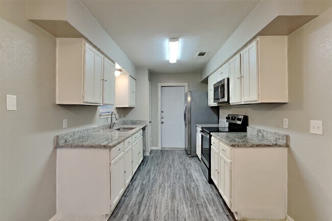 Photo - 6915 Renfro Dr