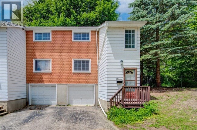 Photo - 645 Albert St