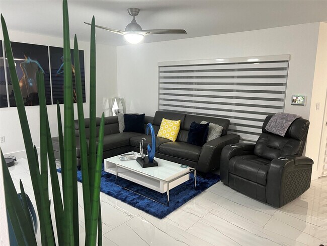 Photo - 2425 NW 33rd St Unidad 1305