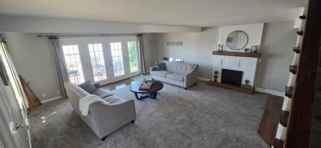 Living Room - 2003 Arbor Ln