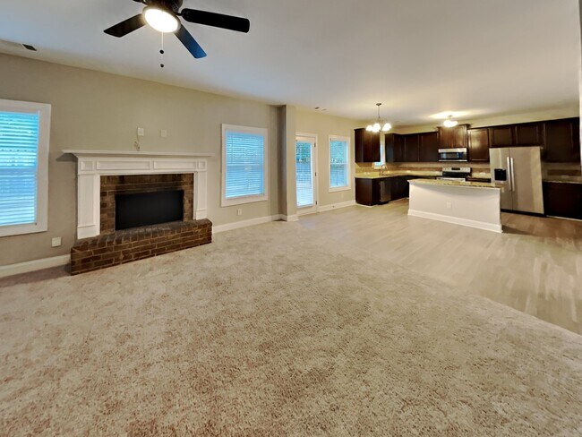 Photo - 400 Louise Way