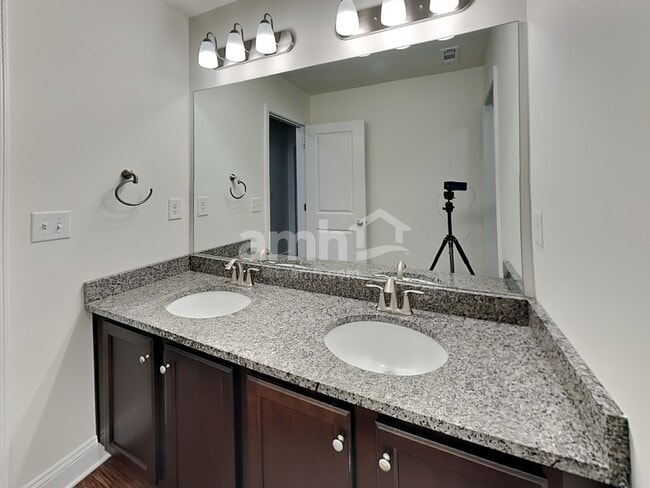 Photo - 605 Lk Vis Ct