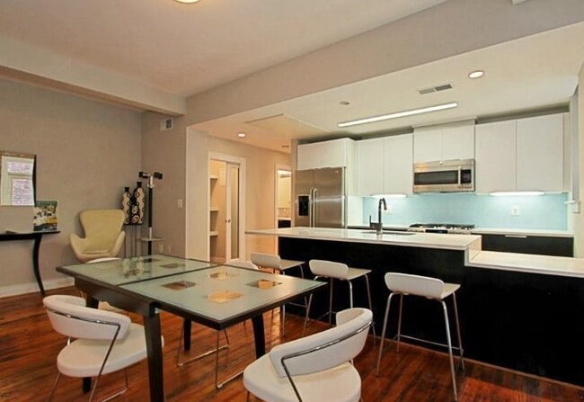 Photo - 1811 Wyoming Ave NW