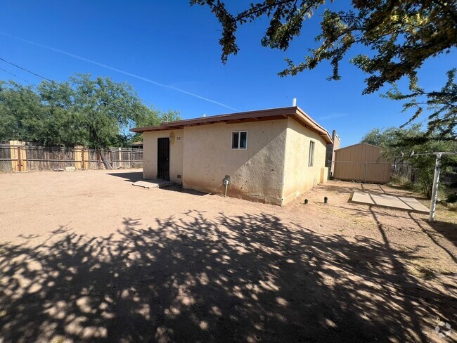 Building Photo - 2 Bedroom Home Ready to Move In