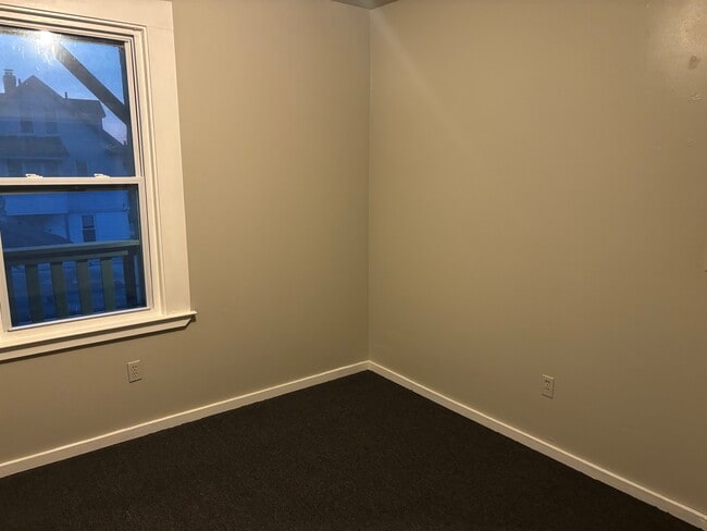 Building Photo - 32 McKinley Ave Unit 2nd floor roommate Rental