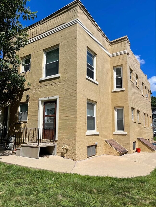 Flats on Pleasant - Flats on Pleasant Condo Unit 713-1