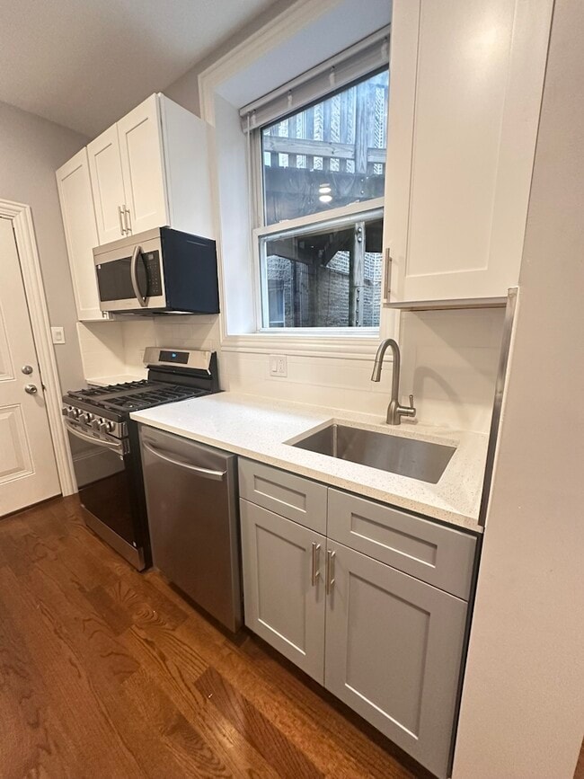 Photo - 1157 W Lunt Ave Unidad 02