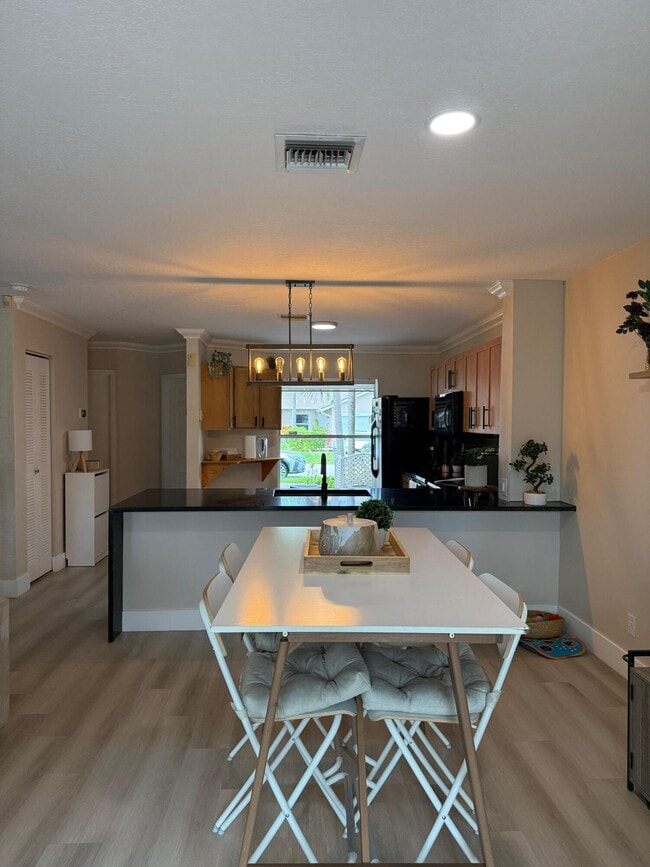 Photo - 1120 W Lakes Dr