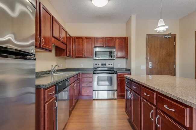 Oaks Glen Lake Apartments