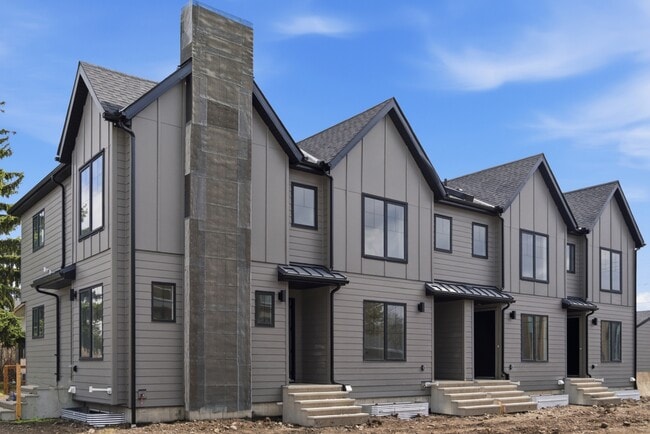 Building Photo - 7947-7979 79 St NW