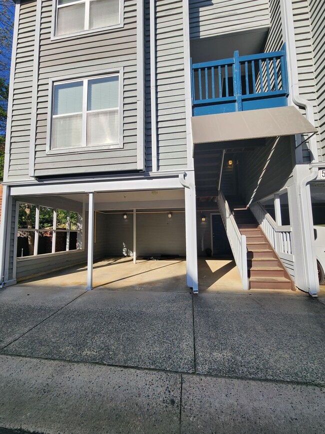 Building Photo - 2 Bedroom Condo in Fourth Ward Square