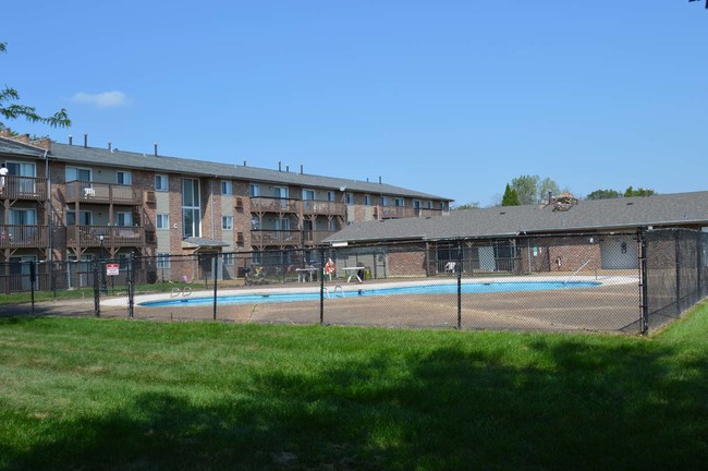 Photo - Manchester Court Apartments