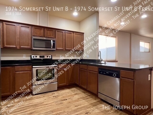 Photo - 1974 Somerset St Unidad 1974 Somerset St B Ferndale