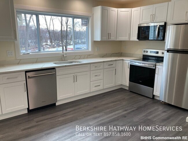 Building Photo - 38 Park Ave Unit 1