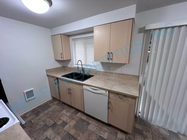 Photo - 2485 NE Division St