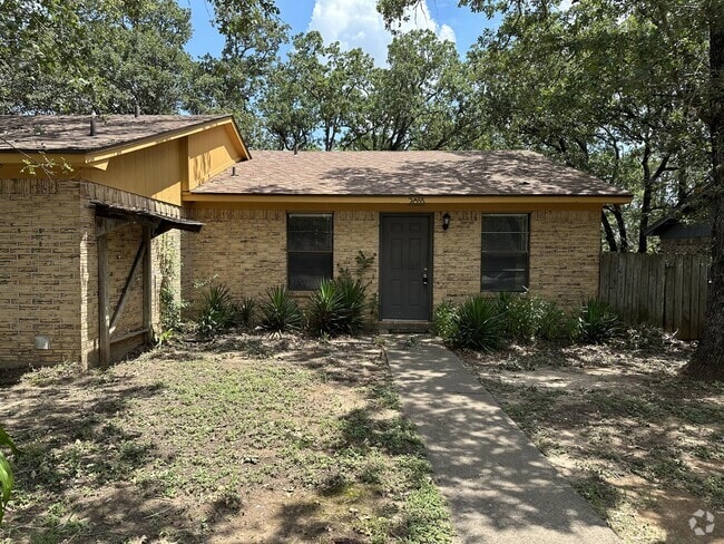Building Photo - 2855 Forest Bend Dr Rental