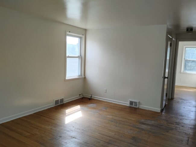 56 Delaney Ave Unit Lower