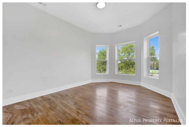 Photo - 4927 S Prairie Ave