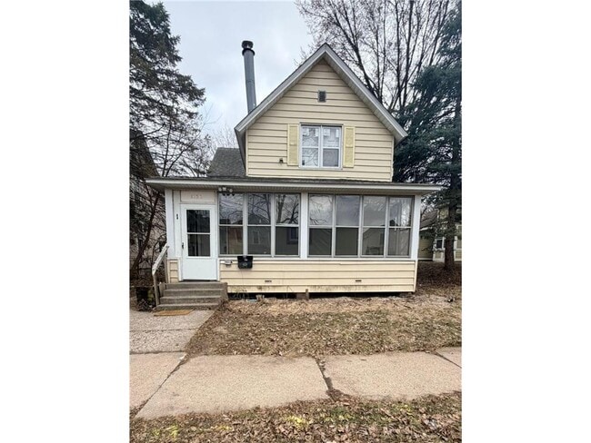 Building Photo - 1030 Reaney Ave E