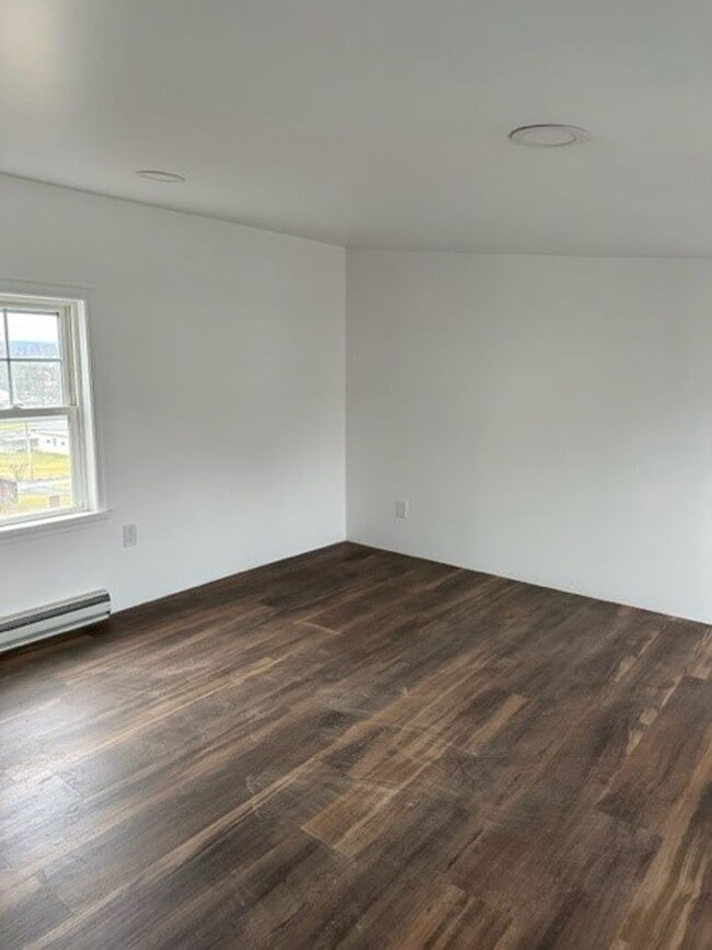 Photo - 129 E Market St Unit House