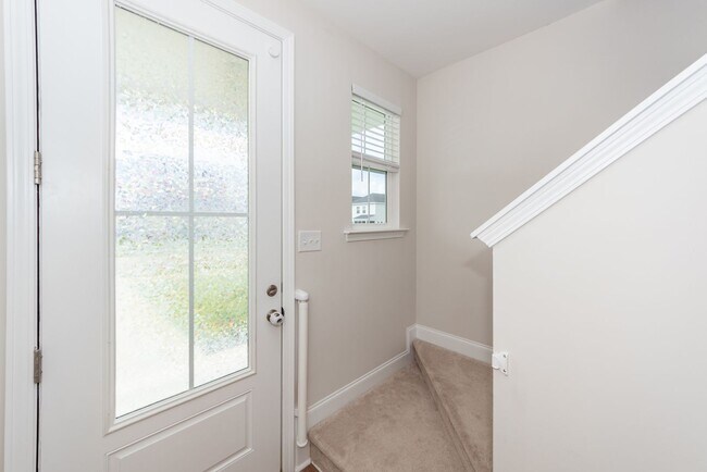 Photo - 121 Hawthorne Landing Dr