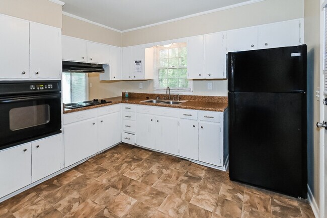 Photo - 2204 Euclid Rd NW