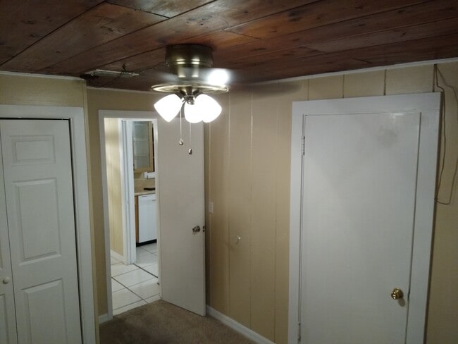 Habitación 2 - 815 Bay St