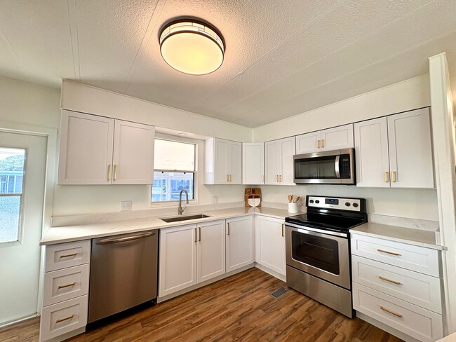 Photo - 482 Outer Dr