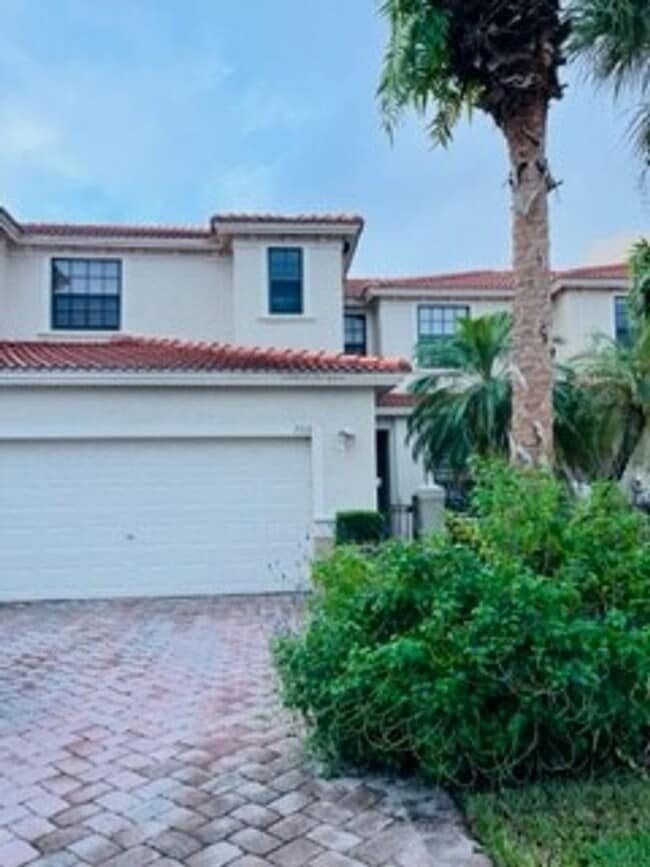 Building Photo - Townhome in the gated community of Bristol...