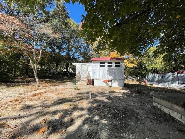 Building Photo - Updated 3 bedroom, 1.5 bath Home FOR RENT ...
