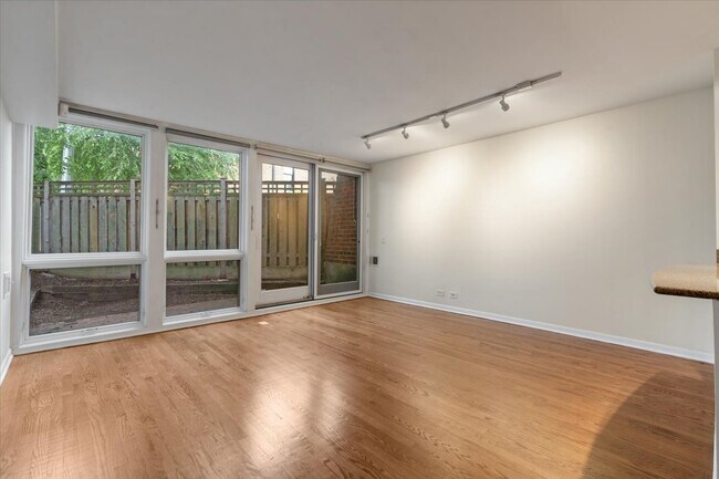 Photo - 2122 N Lincoln Ave