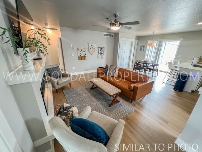 Photo - 610 NE Hunter Dr