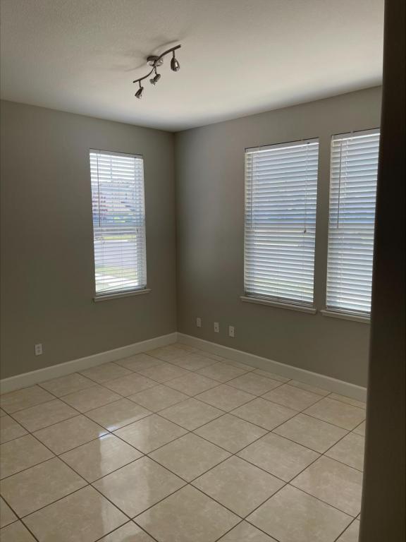 Photo - 1069 Dry Creek Ct