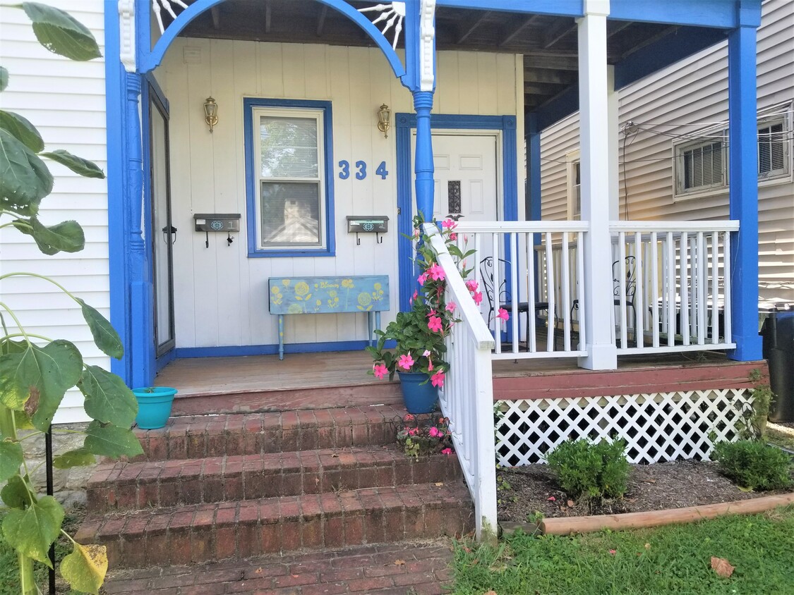 Front Door - 334 E High St (Lexington, KY)