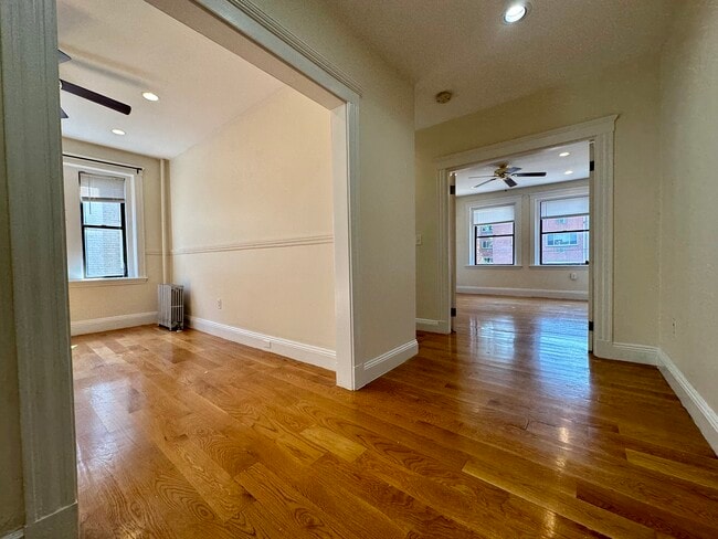 Building Photo - 158 Kelton St Unit 240-7 Rental