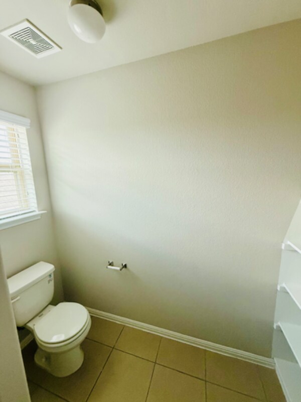 Photo - 400 Eagle Brook Ln