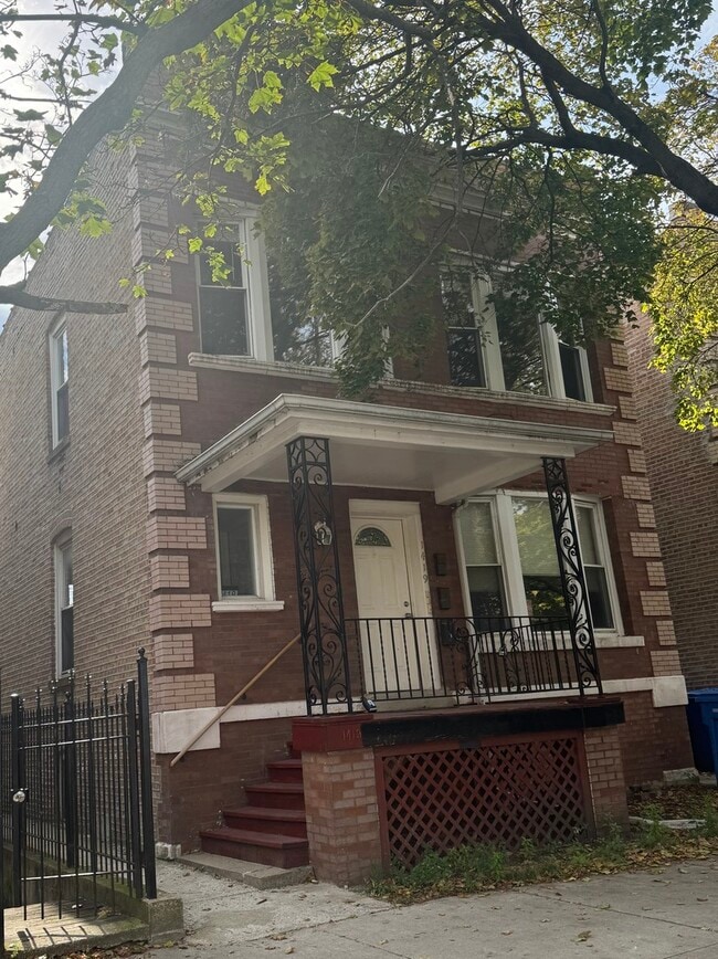 Building Photo - 1419 W Sunnyside Ave Unit 2