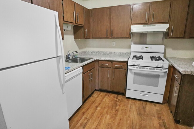 Ravine Woods Apartments - Ravine Woods Apartments