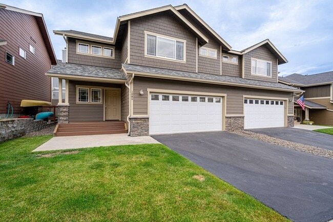 Building Photo - 3 Bedroom Townhome at The Vineyard